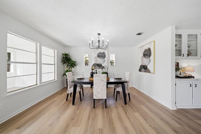 88 Rolling Hills Drive, Conroe, TX 77304