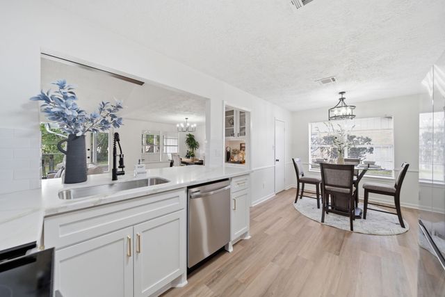 88 Rolling Hills Drive, Conroe, TX 77304