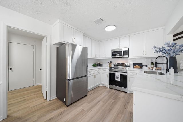 88 Rolling Hills Drive, Conroe, TX 77304