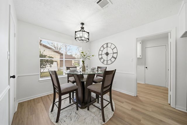 88 Rolling Hills Drive, Conroe, TX 77304