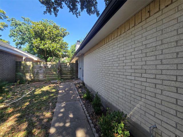 1614 Bradney Drive, Houston, TX 77077