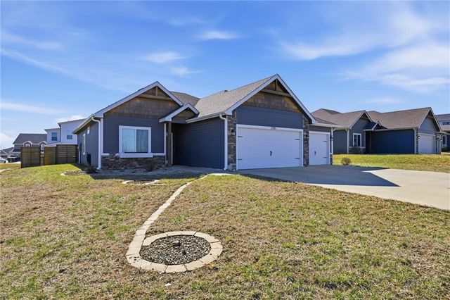 2705 Chasehire Drive, Lawrence, KS 66046