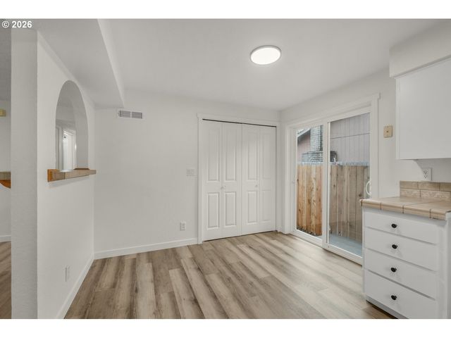 5465 RED LEAF Dr, Salem, OR 97306