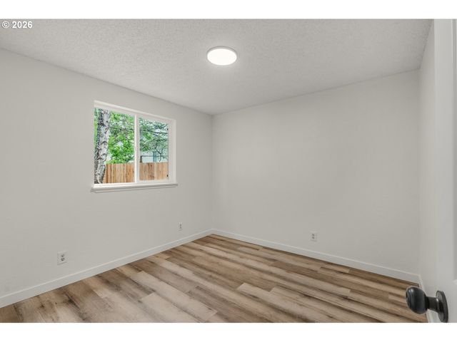 5465 RED LEAF Dr, Salem, OR 97306
