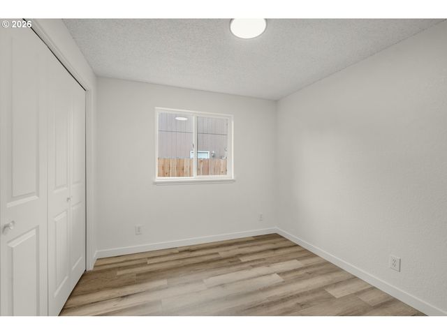 5465 RED LEAF Dr, Salem, OR 97306
