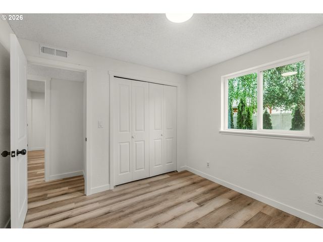 5465 RED LEAF Dr, Salem, OR 97306