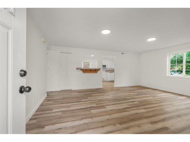 5465 RED LEAF Dr, Salem, OR 97306