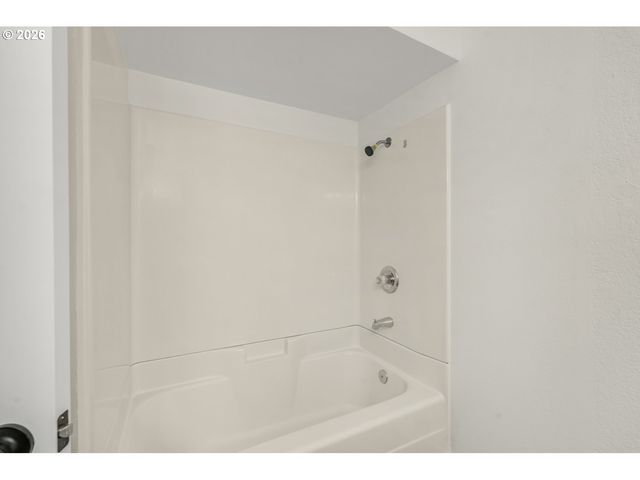 5465 RED LEAF Dr, Salem, OR 97306