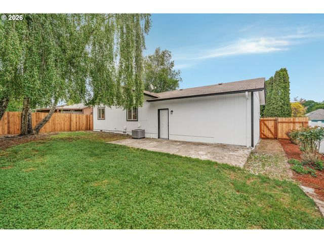 5465 RED LEAF Dr, Salem, OR 97306