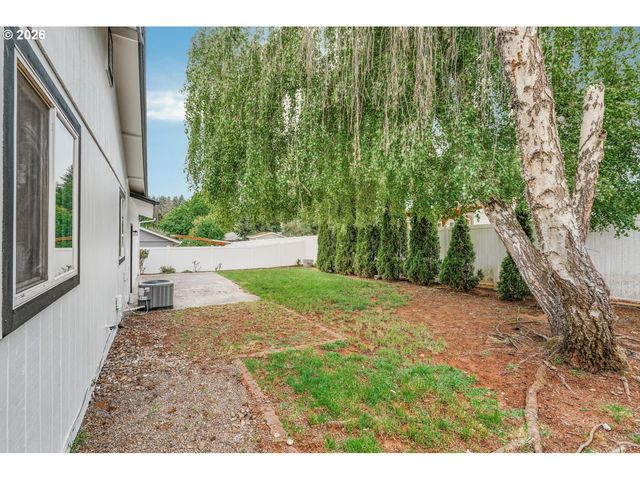 5465 RED LEAF Dr, Salem, OR 97306