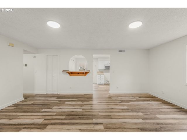 5465 RED LEAF Dr, Salem, OR 97306