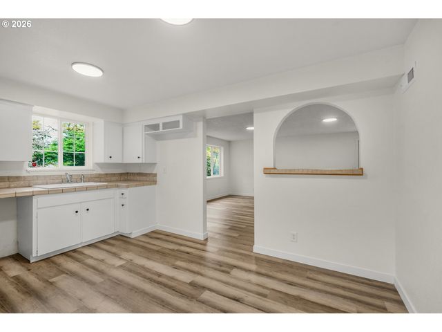5465 RED LEAF Dr, Salem, OR 97306