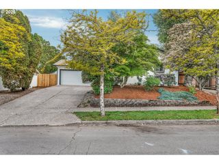5465 RED LEAF Dr, Salem, OR 97306