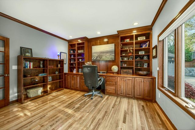 2583 Oak View Circle, Medford, OR 97504