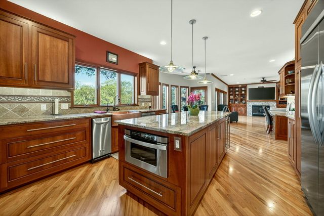 2583 Oak View Circle, Medford, OR 97504