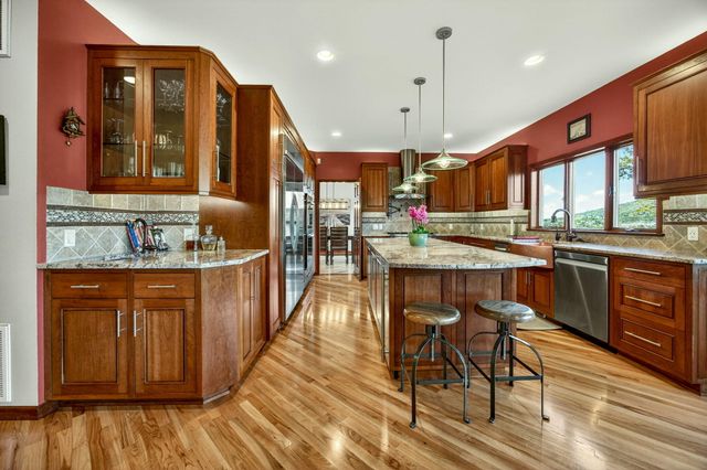 2583 Oak View Circle, Medford, OR 97504