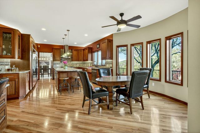 2583 Oak View Circle, Medford, OR 97504