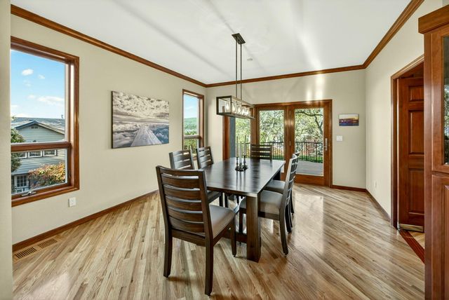 2583 Oak View Circle, Medford, OR 97504
