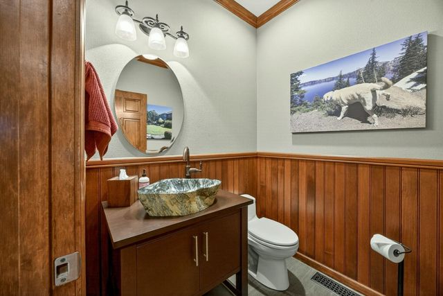 2583 Oak View Circle, Medford, OR 97504