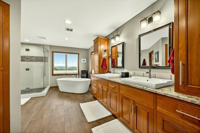 2583 Oak View Circle, Medford, OR 97504