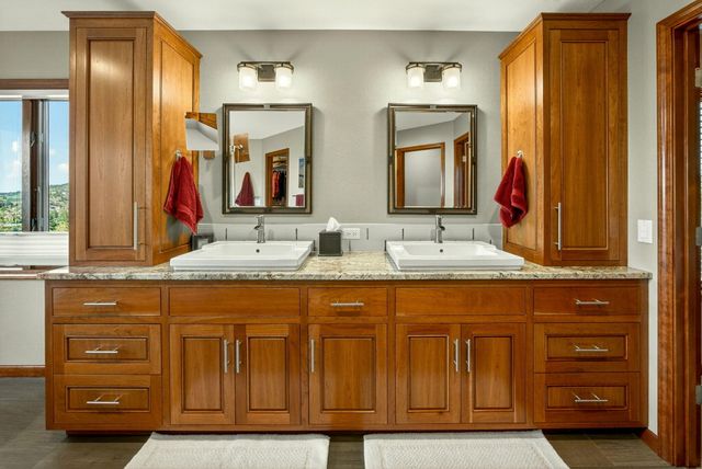 2583 Oak View Circle, Medford, OR 97504