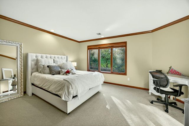 2583 Oak View Circle, Medford, OR 97504