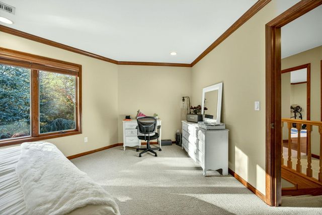 2583 Oak View Circle, Medford, OR 97504