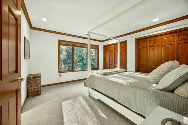 2583 Oak View Circle, Medford, OR 97504