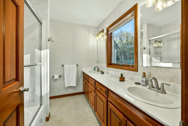 2583 Oak View Circle, Medford, OR 97504
