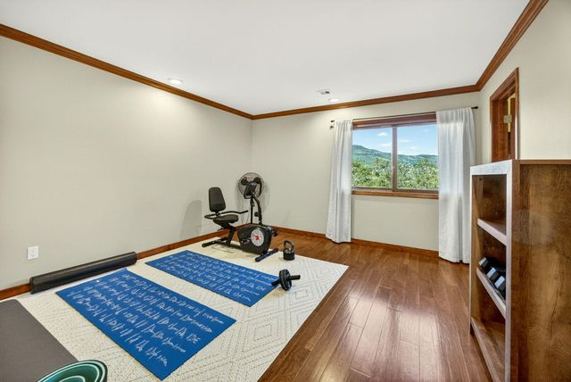 2583 Oak View Circle, Medford, OR 97504