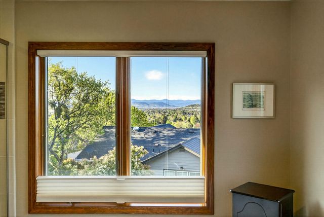2583 Oak View Circle, Medford, OR 97504