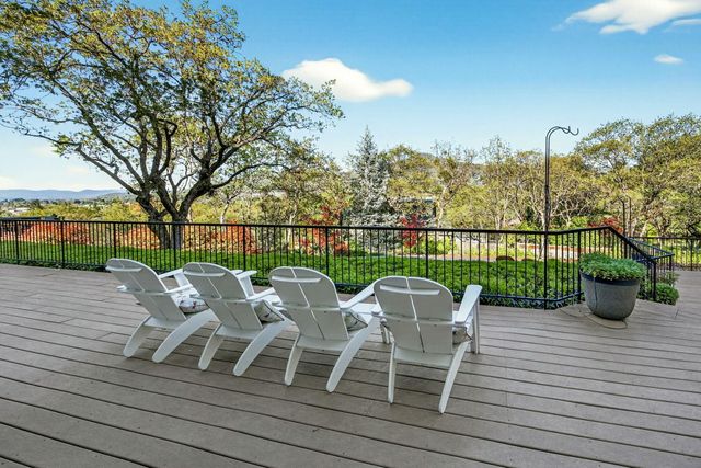 2583 Oak View Circle, Medford, OR 97504