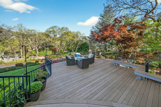 2583 Oak View Circle, Medford, OR 97504