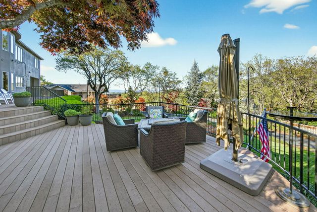 2583 Oak View Circle, Medford, OR 97504