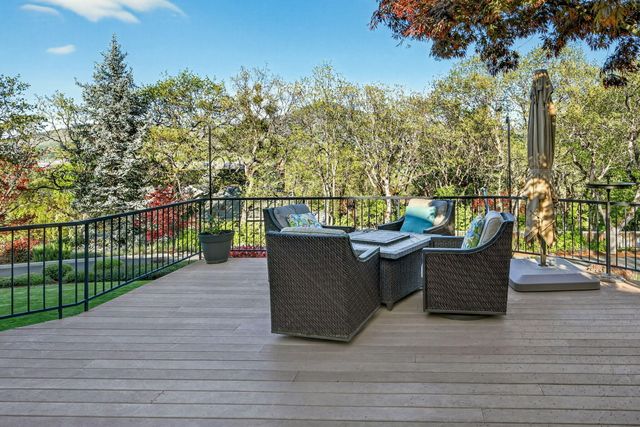 2583 Oak View Circle, Medford, OR 97504