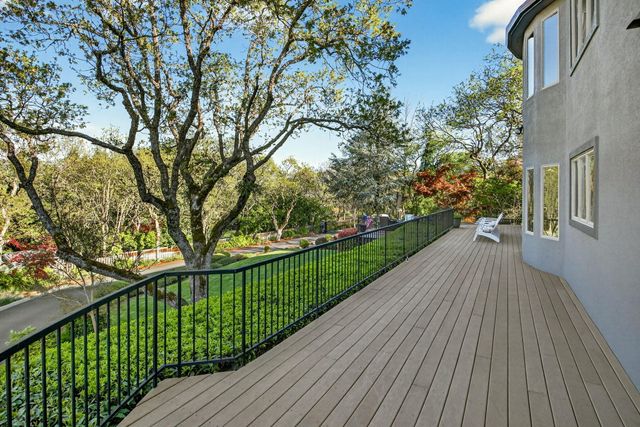 2583 Oak View Circle, Medford, OR 97504