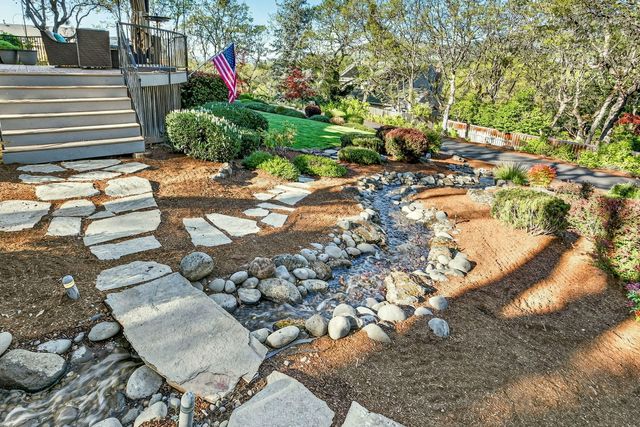 2583 Oak View Circle, Medford, OR 97504