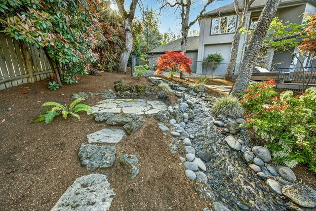 2583 Oak View Circle, Medford, OR 97504