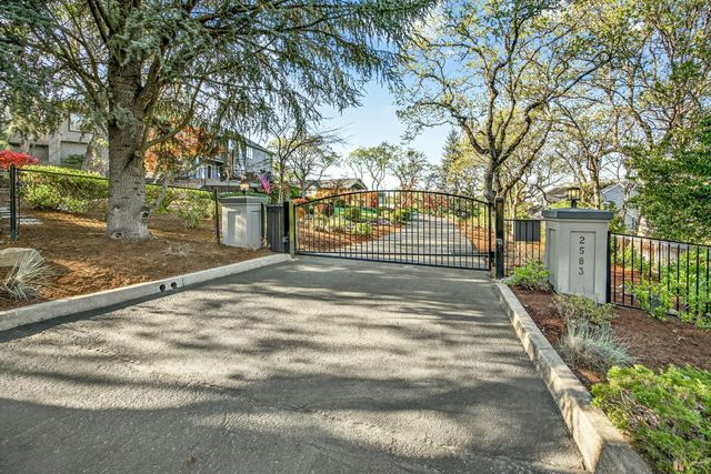 2583 Oak View Circle, Medford, OR 97504