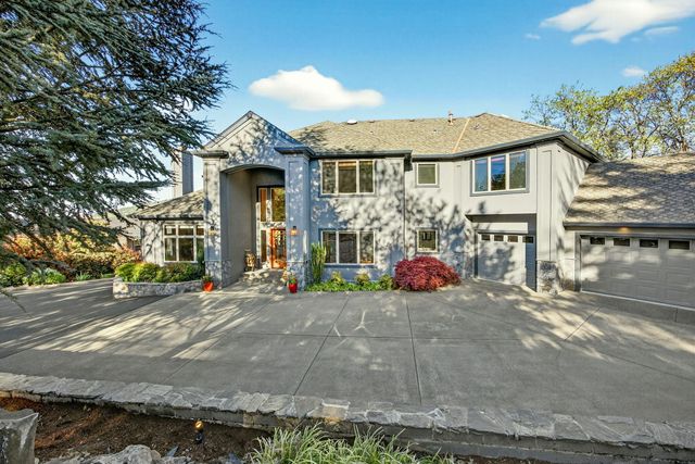 2583 Oak View Circle, Medford, OR 97504