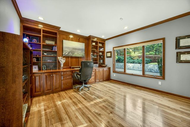 2583 Oak View Circle, Medford, OR 97504