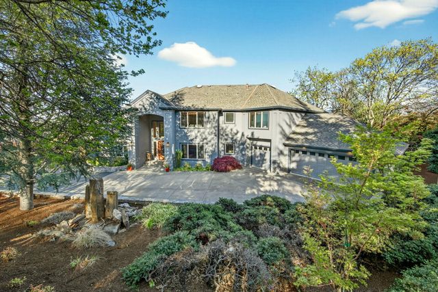 2583 Oak View Circle, Medford, OR 97504