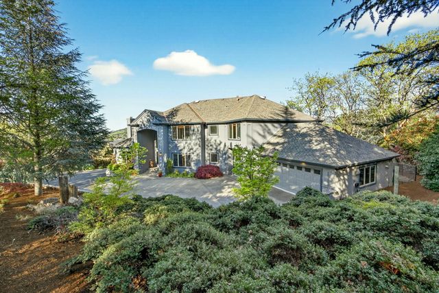 2583 Oak View Circle, Medford, OR 97504