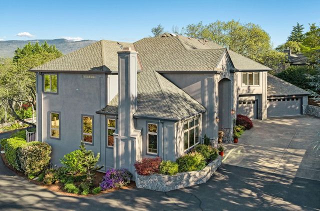 2583 Oak View Circle, Medford, OR 97504