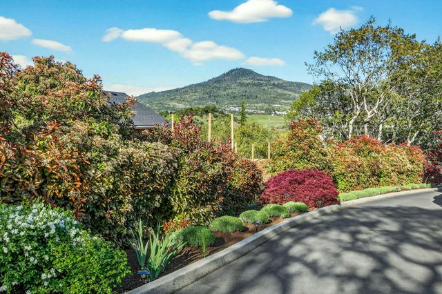 2583 Oak View Circle, Medford, OR 97504