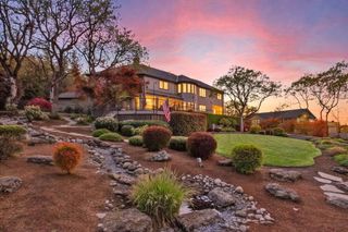 2583 Oak View Circle, Medford, OR 97504