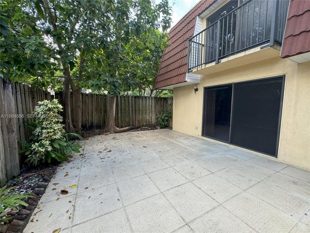 716 NW 98th Way, Plantation, FL 33324