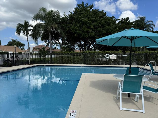 716 NW 98th Way, Plantation, FL 33324