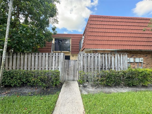 716 NW 98th Way, Plantation, FL 33324