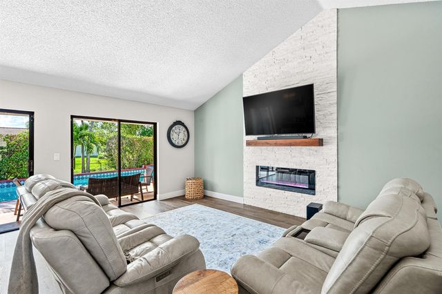 1912 NW 77th Avenue, Margate, FL 33063